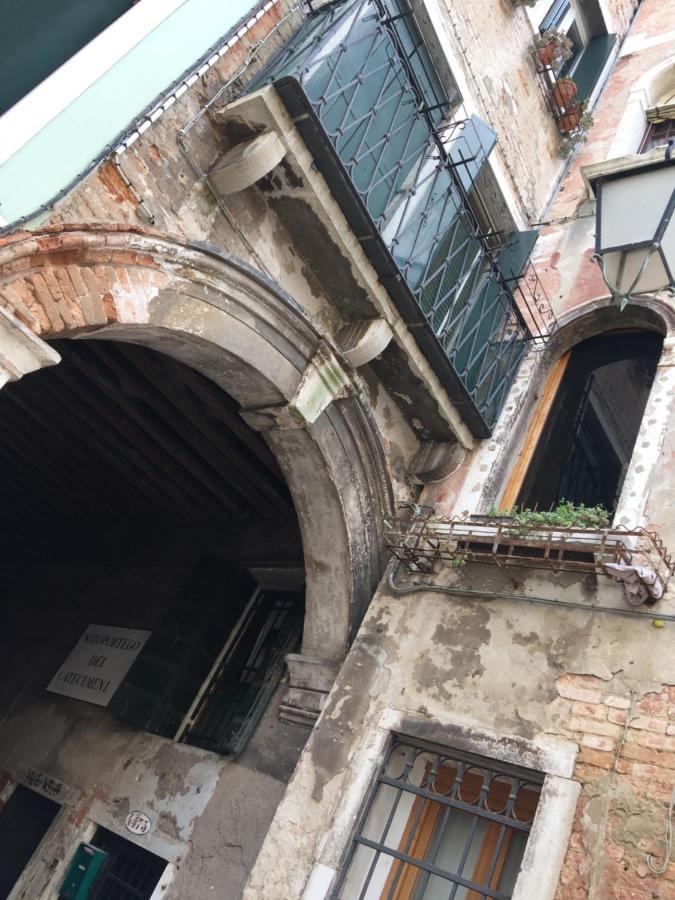 فندق The Wolf House البندقية المظهر الخارجي الصورة